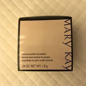 Mary Kay Ivory 2 Mineral Powder Foundation